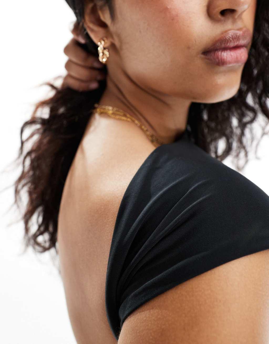 Stradivarius cap sleeve tee with open back in black Product Image