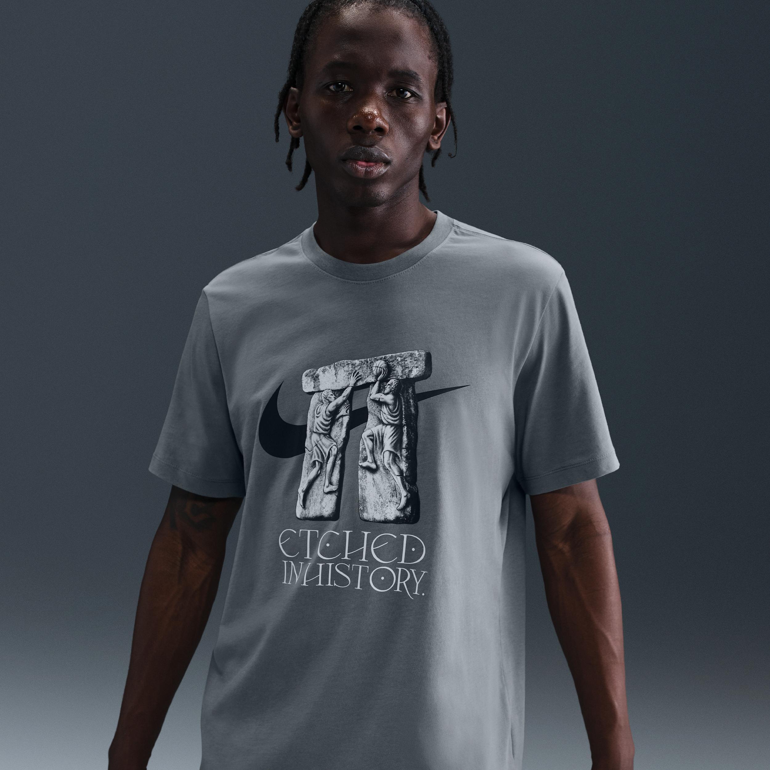 Nike Men's T-Shirt Product Image