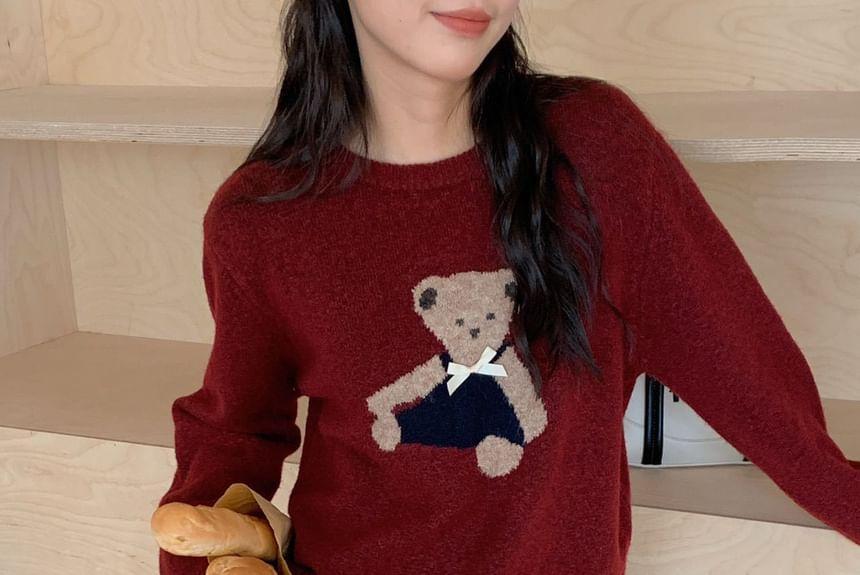 Round Neck Bear Patterned Sweater Product Image