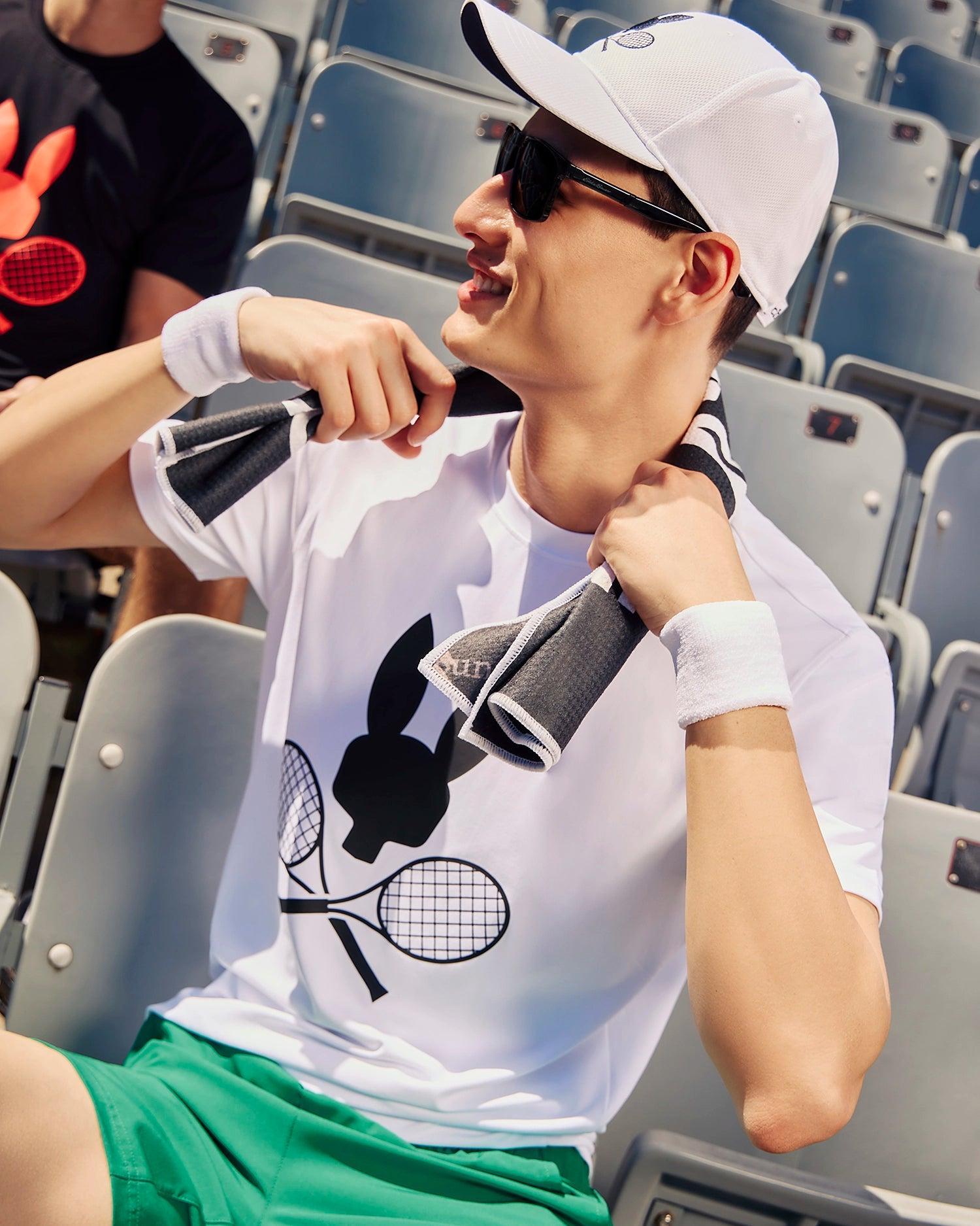 MENS COURTSIDE GRAPHIC TEE - B6U684C200 Male Product Image