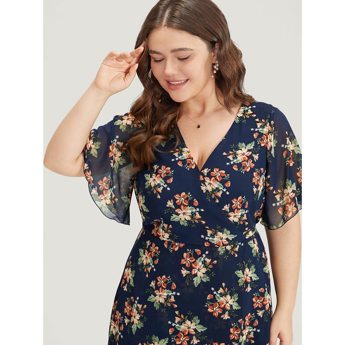 Plus Size Floral Print Mesh Pocket Wrap Hem Dress DarkBlue Women Elegant Lined V-neck Short sleeve Curvy Midi Dress BloomChic 30/6X Product Image