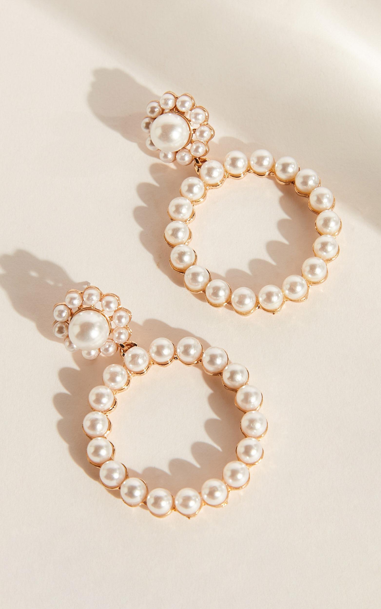 Eunbie Faux Pearl Circle Drop Earrings in Gold Product Image