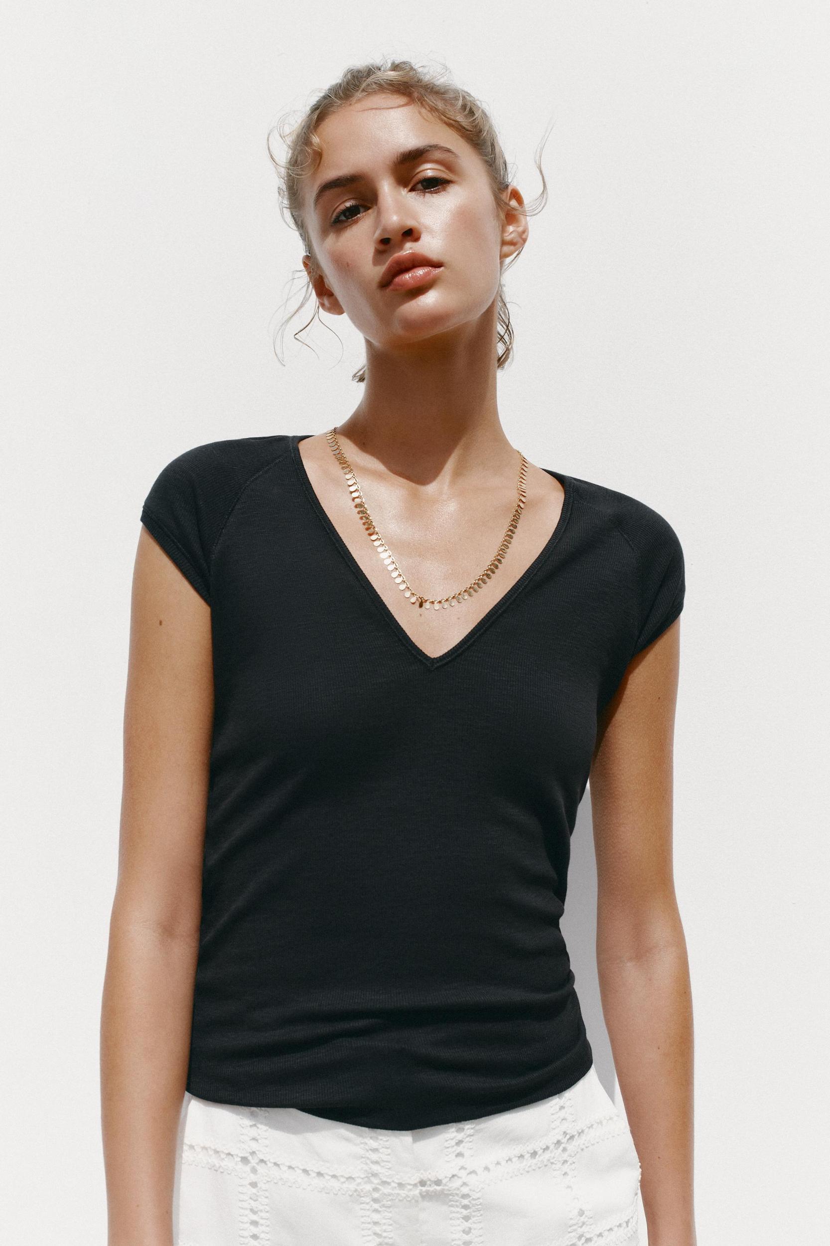 RIB V-NECK T-SHIRT Product Image