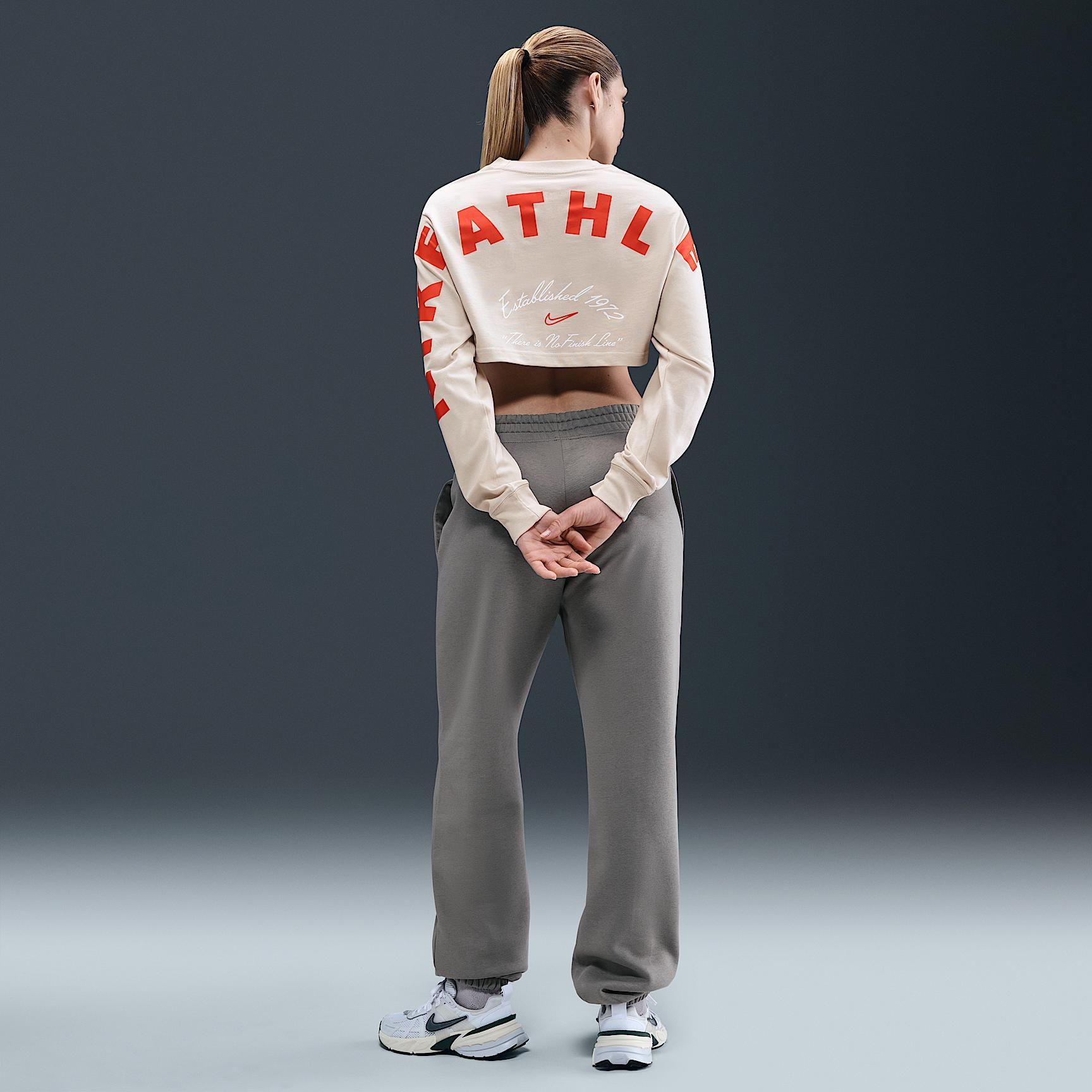 Nike Sportswear Women's Oversized Long-Sleeve Cropped Graphic T-Shirt Product Image