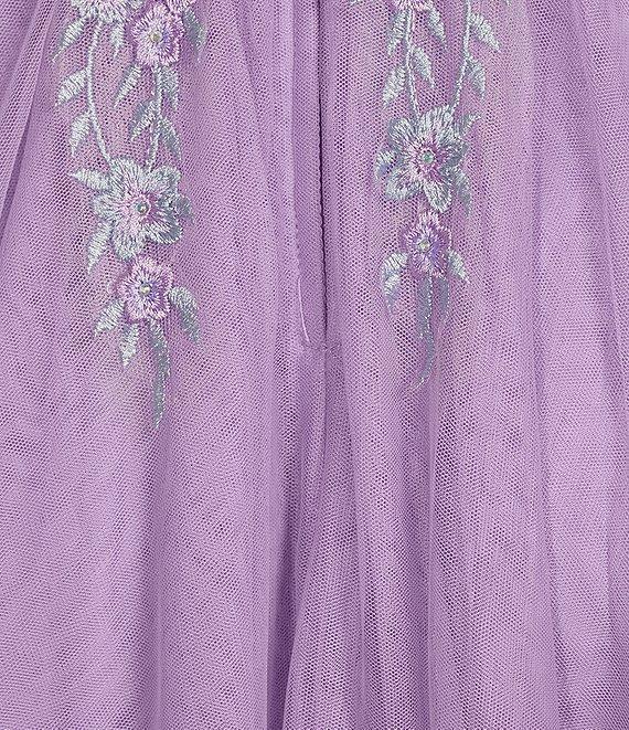 City Vibe Sweetheart Neck Spaghetti Tie Straps Embroidered Applique Bodice Side Slit Gown Product Image