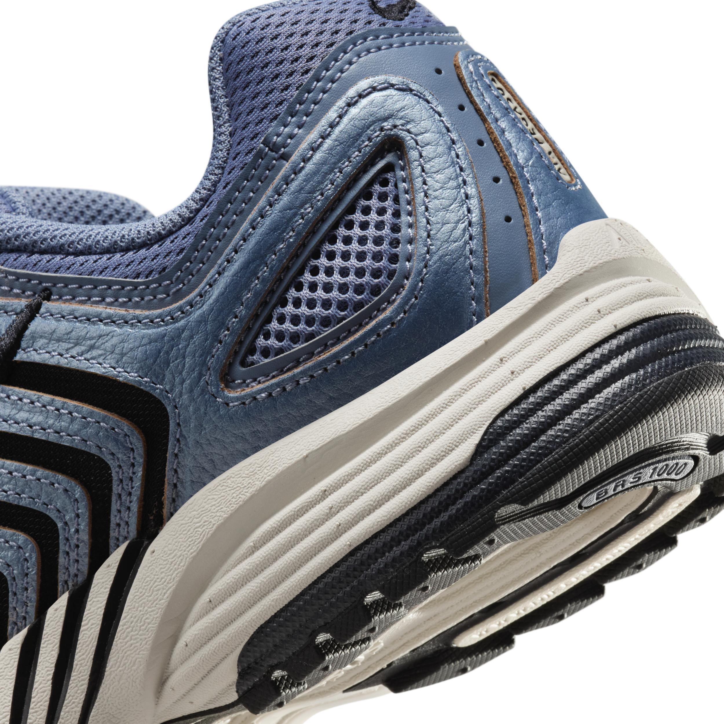 Nike Men's Air Pegasus 2005 Shoes Product Image