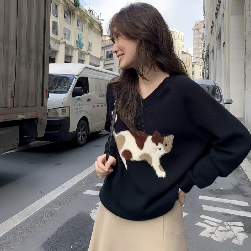 Long Sleeve V-Neck Cat Print Loose-Fit Sweater Product Image