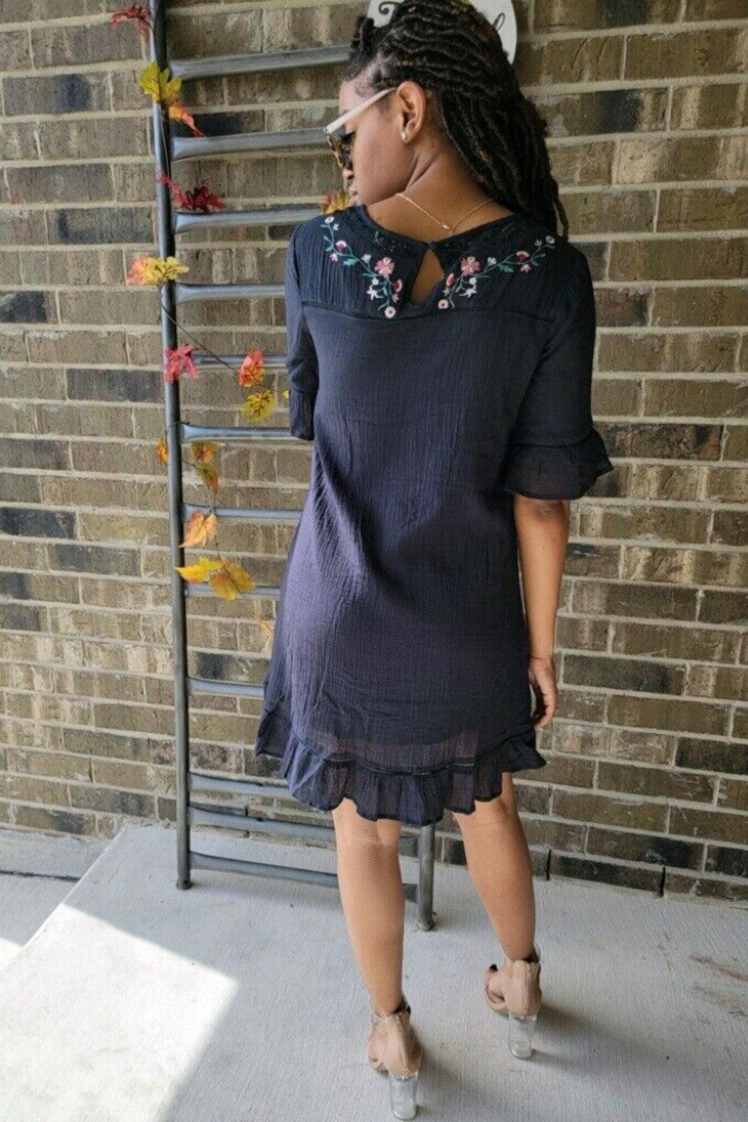 Black embroideRed and lace short sleeved dress Product Image