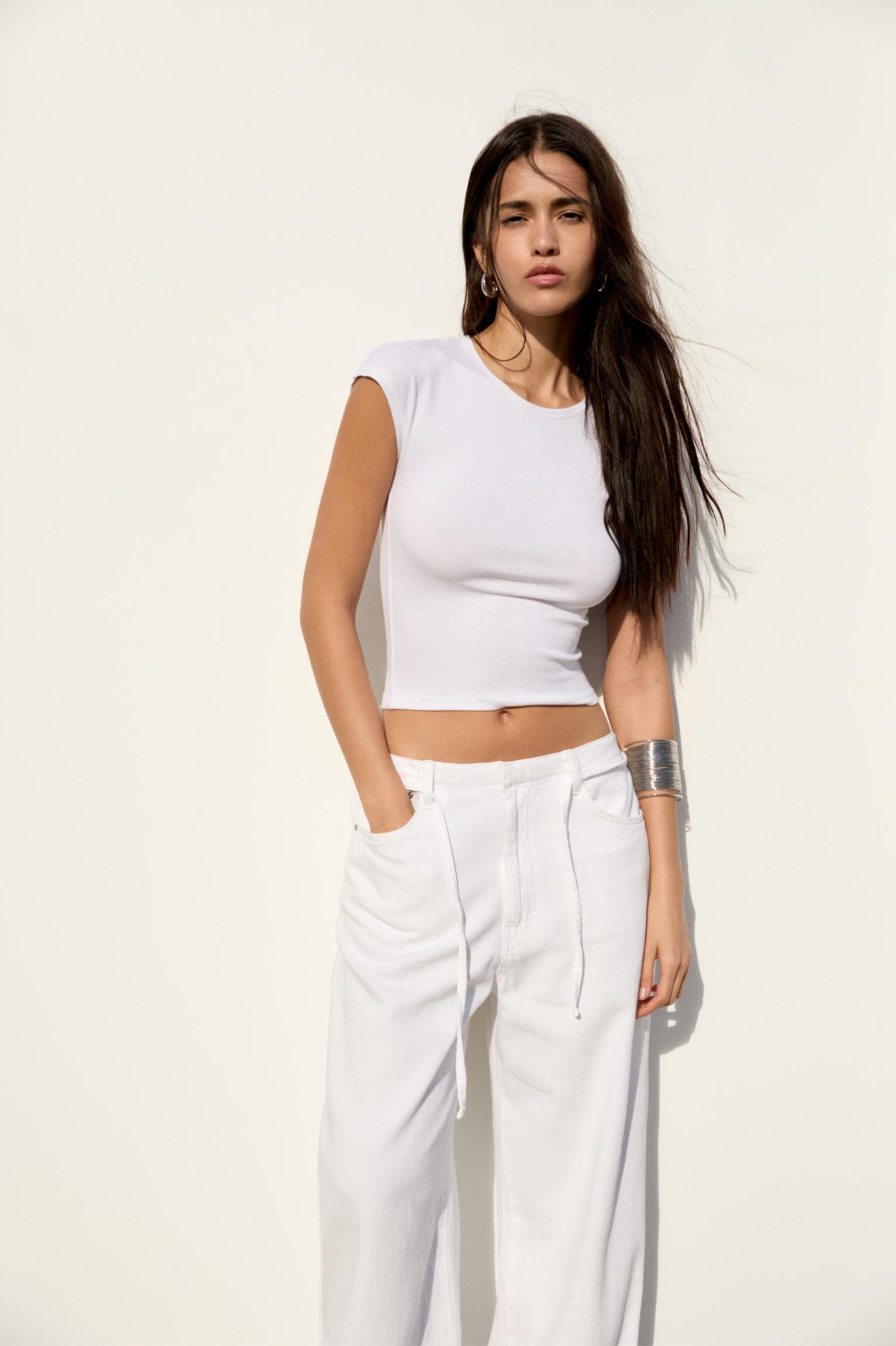 Fitted T-shirt with whole sleeves Product Image