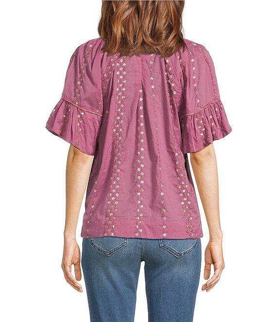 Democracy Contrast Tonal Embroidered Woven Spliced V-Neck Short Raglan Sleeve Top Product Image