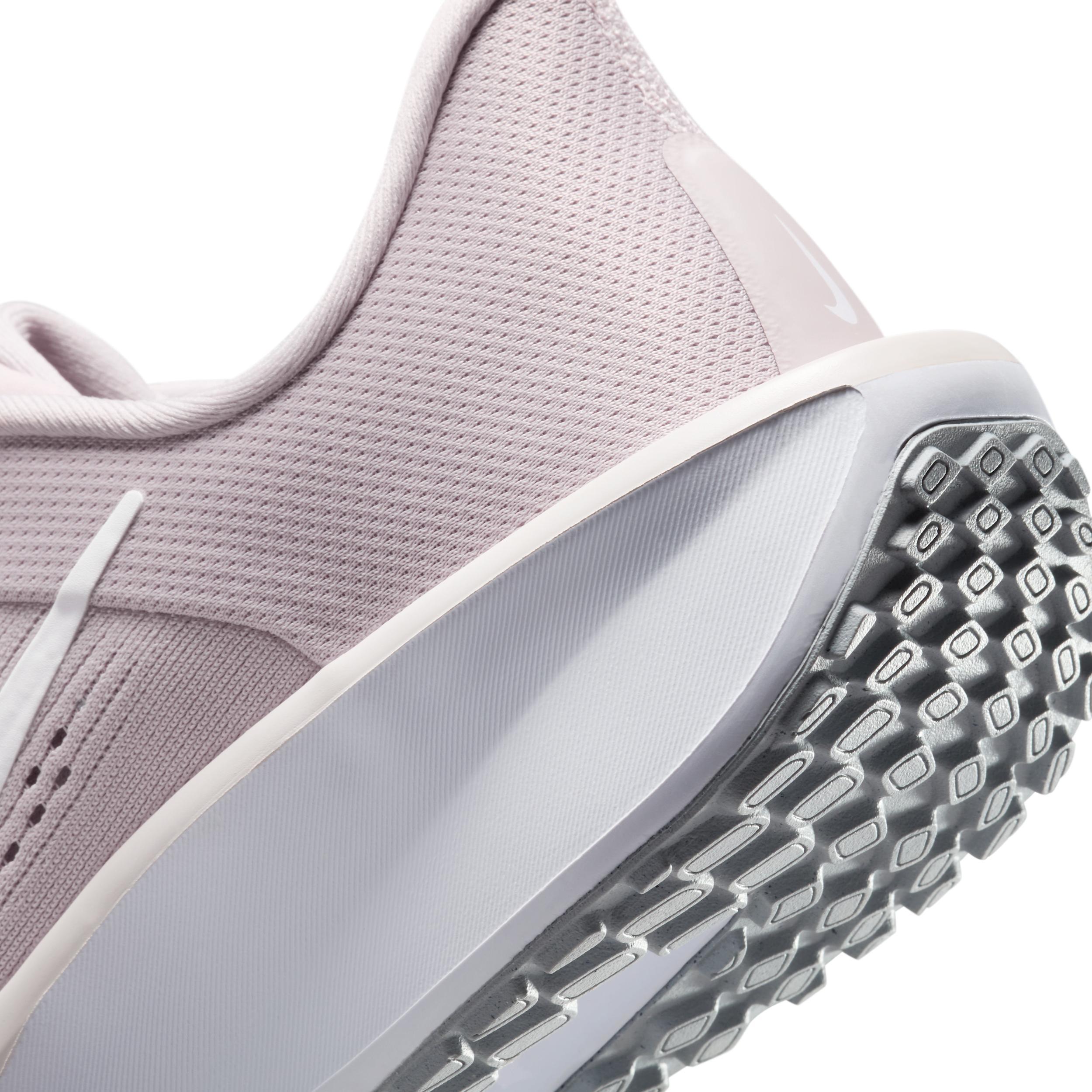 Nike Quest 6 Women's Running Shoes, Size: 5.5, Purple Product Image