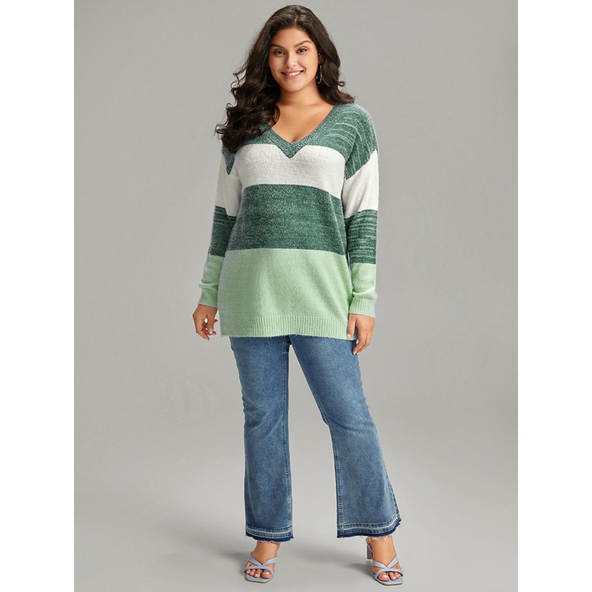 Plus Size Colorblock Contrast V Neck Pullover DarkGreen Women Casual Long Sleeve V-neck Dailywear Pullovers BloomChic 26/4X Product Image