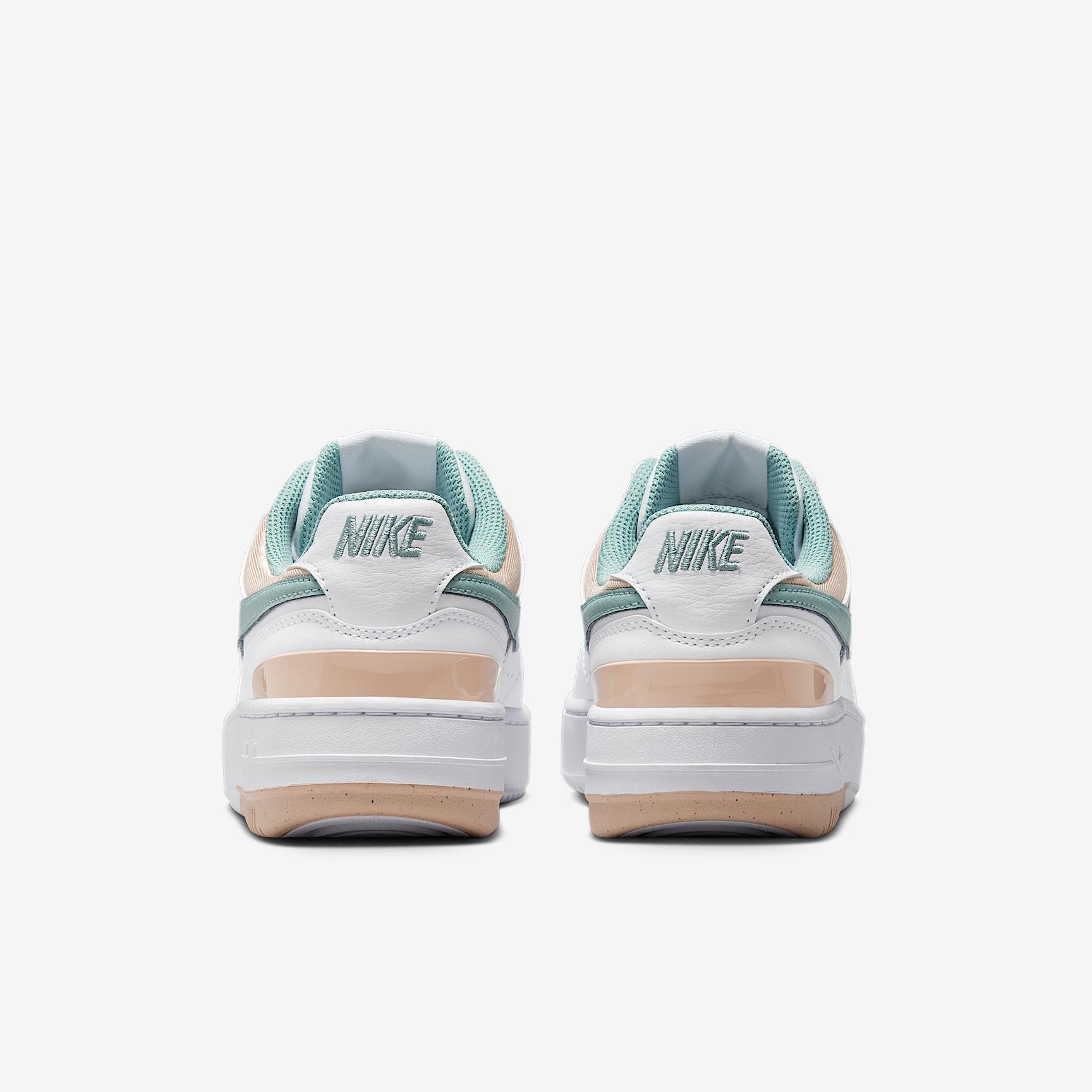 Nike Women's Gamma Force Shoes Product Image