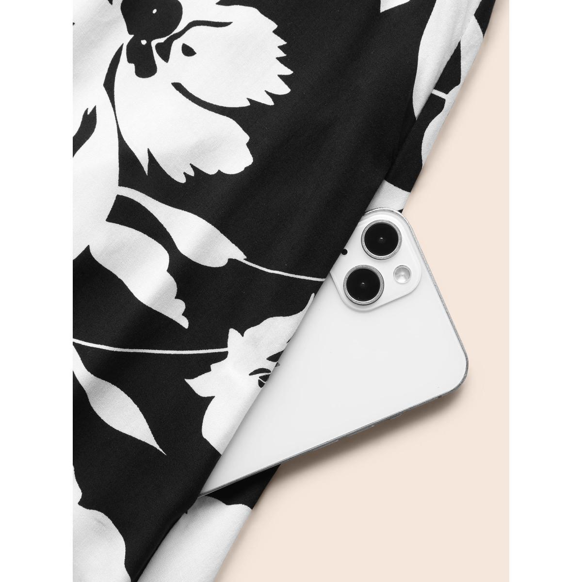 Plus Size Silhouette Floral Print Patchwork Crossover Pocket Dress Black Women Office Patchwork V-neck Short sleeve Curvy Midi Dress BloomChic 28/5X Product Image