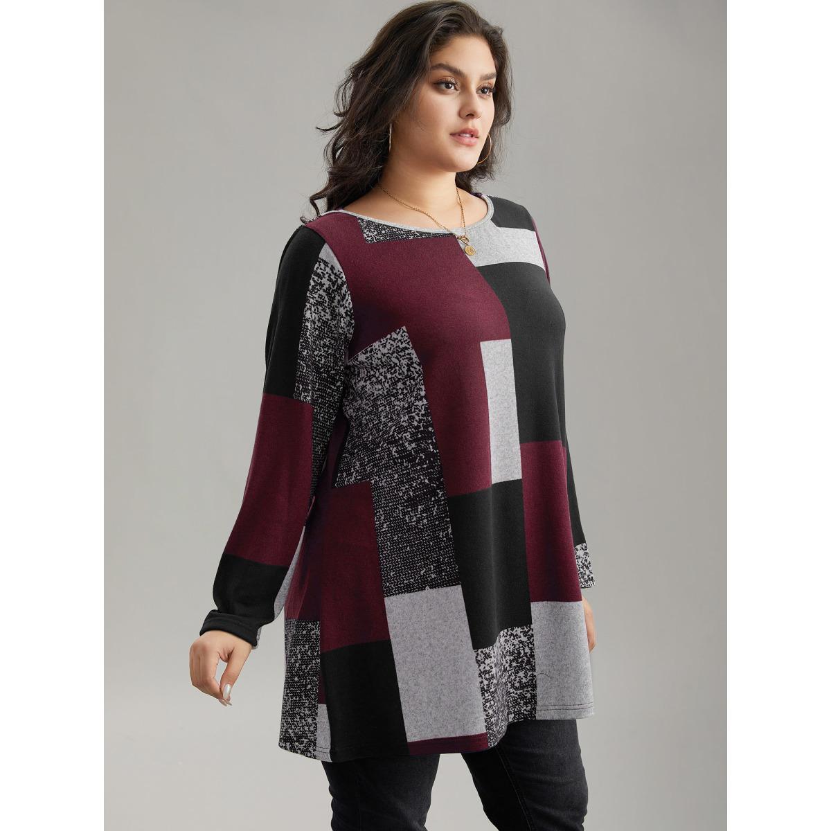 Plus Size Colorblock Contrast Round Neck T-shirt Burgundy Women Elegant Contrast Colorblock Boat Neck Dailywear T-shirts BloomChic 26/4X Product Image