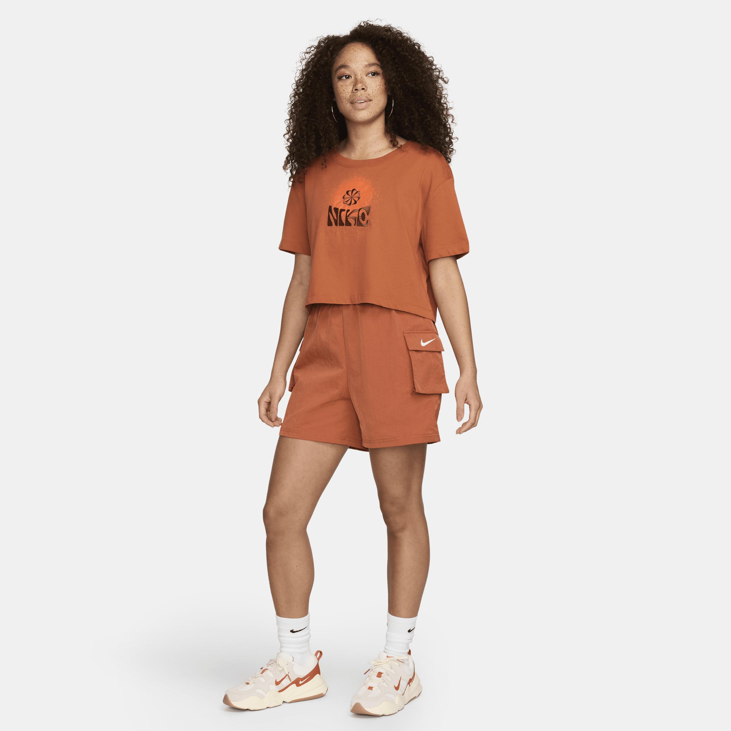 Nike Sportswear Essential Women's Woven High-Rise Shorts Product Image