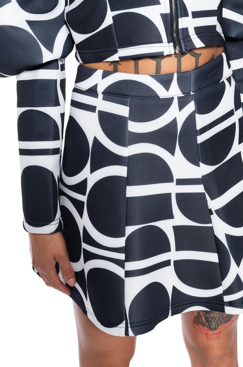 A LINE PRINTED SKIRT Product Image