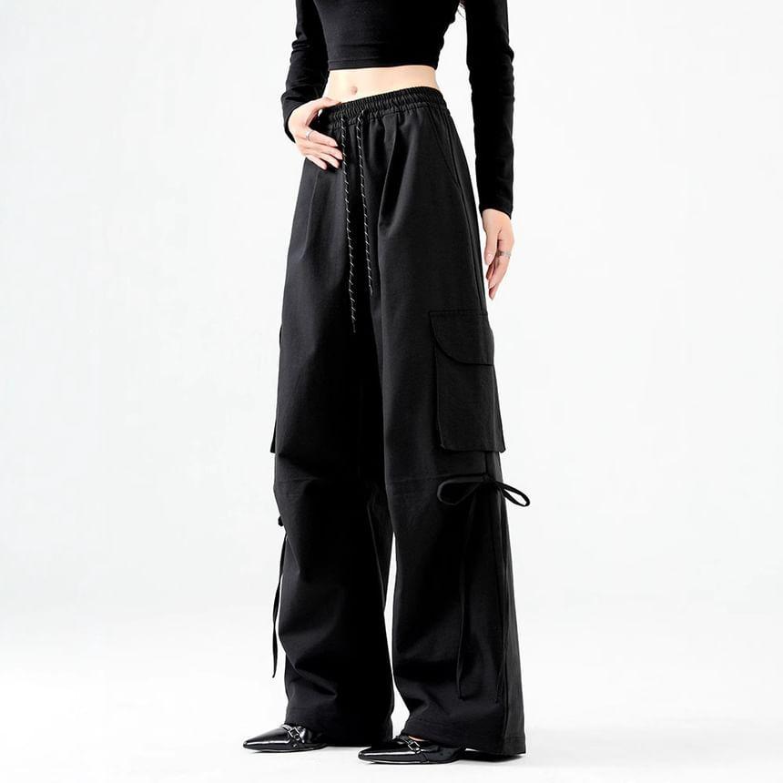 High Rise Plain Pocket Loose-Fit Wide-Leg Cargo Pants Product Image