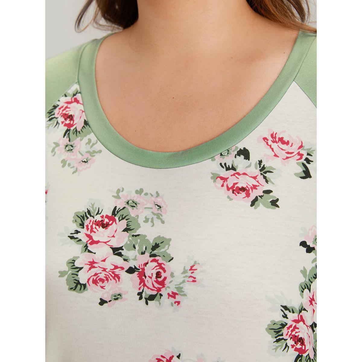 Plus Size Floral Print Contrast Raglan Sleeve T-shirt White Women Elegant Contrast Floral Round Neck Dailywear T-shirts BloomChic 22-24/3X Product Image