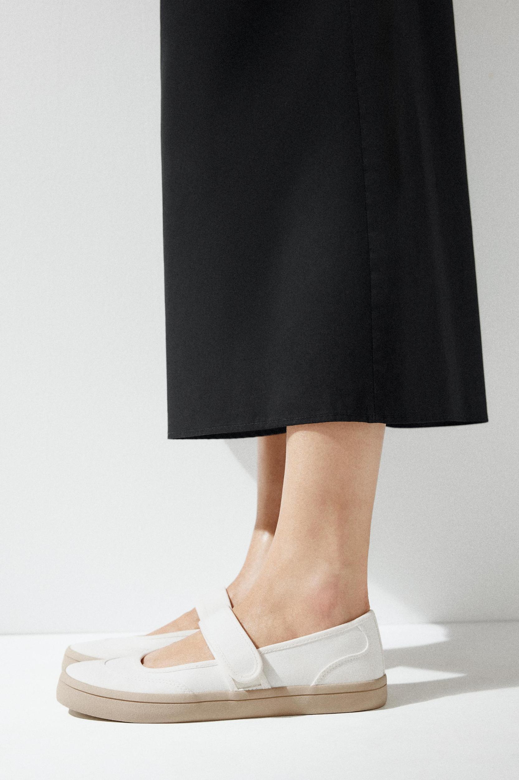 FABRIC STRAP BALLET FLATS Product Image