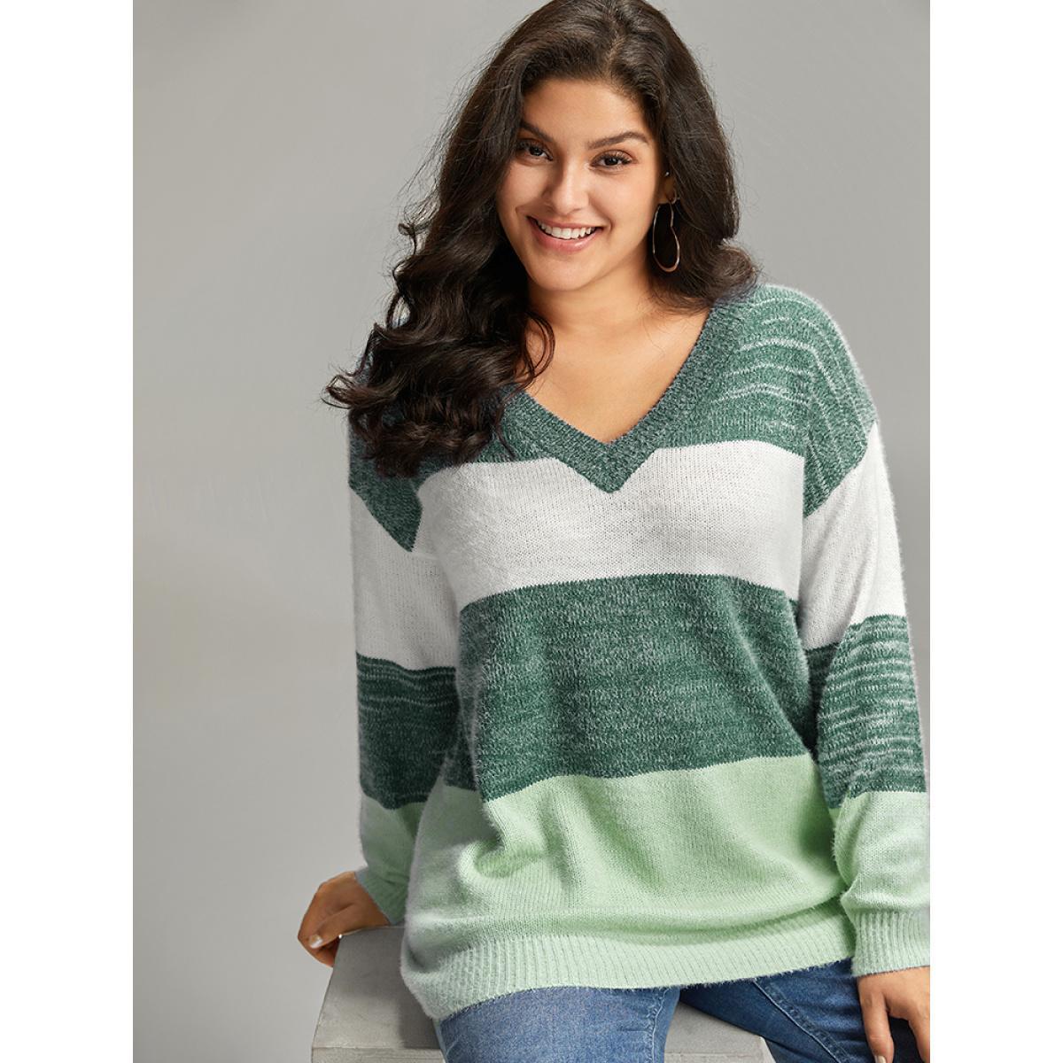 Plus Size Colorblock Contrast V Neck Pullover DarkGreen Women Casual Long Sleeve V-neck Dailywear Pullovers BloomChic 26/4X Product Image