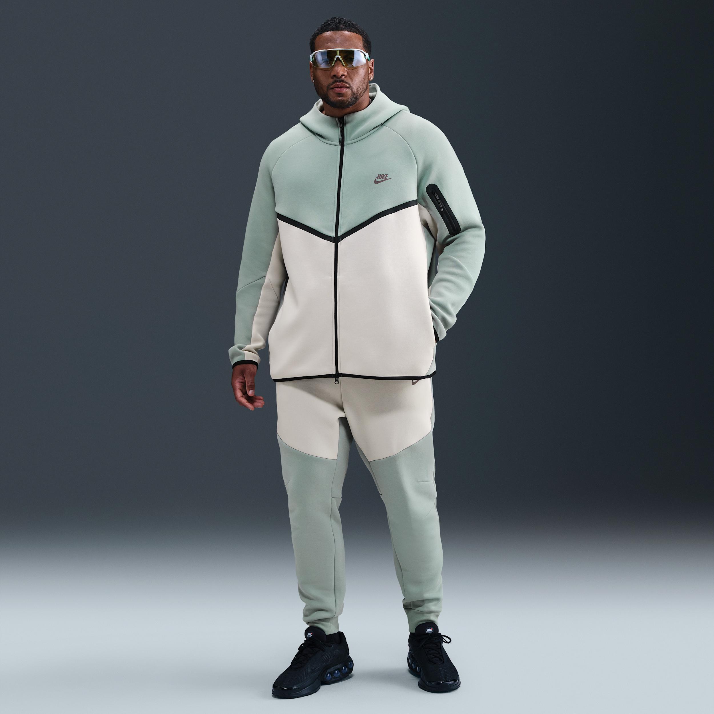 Nike Men's Tech Fleece Jogger Pants Product Image