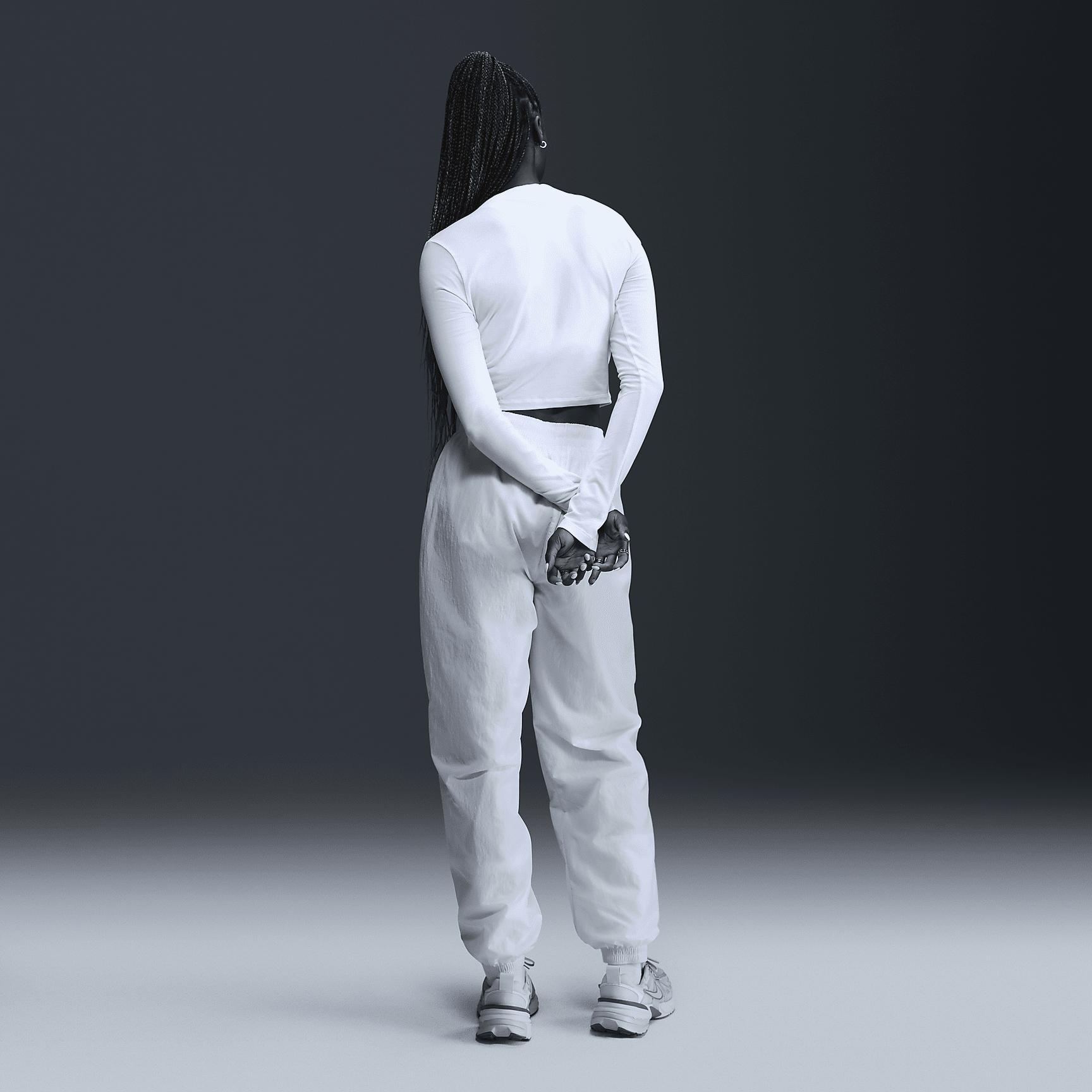 Nike Sportswear Chill Knit Women's Slim Long-Sleeve Cropped Top Product Image