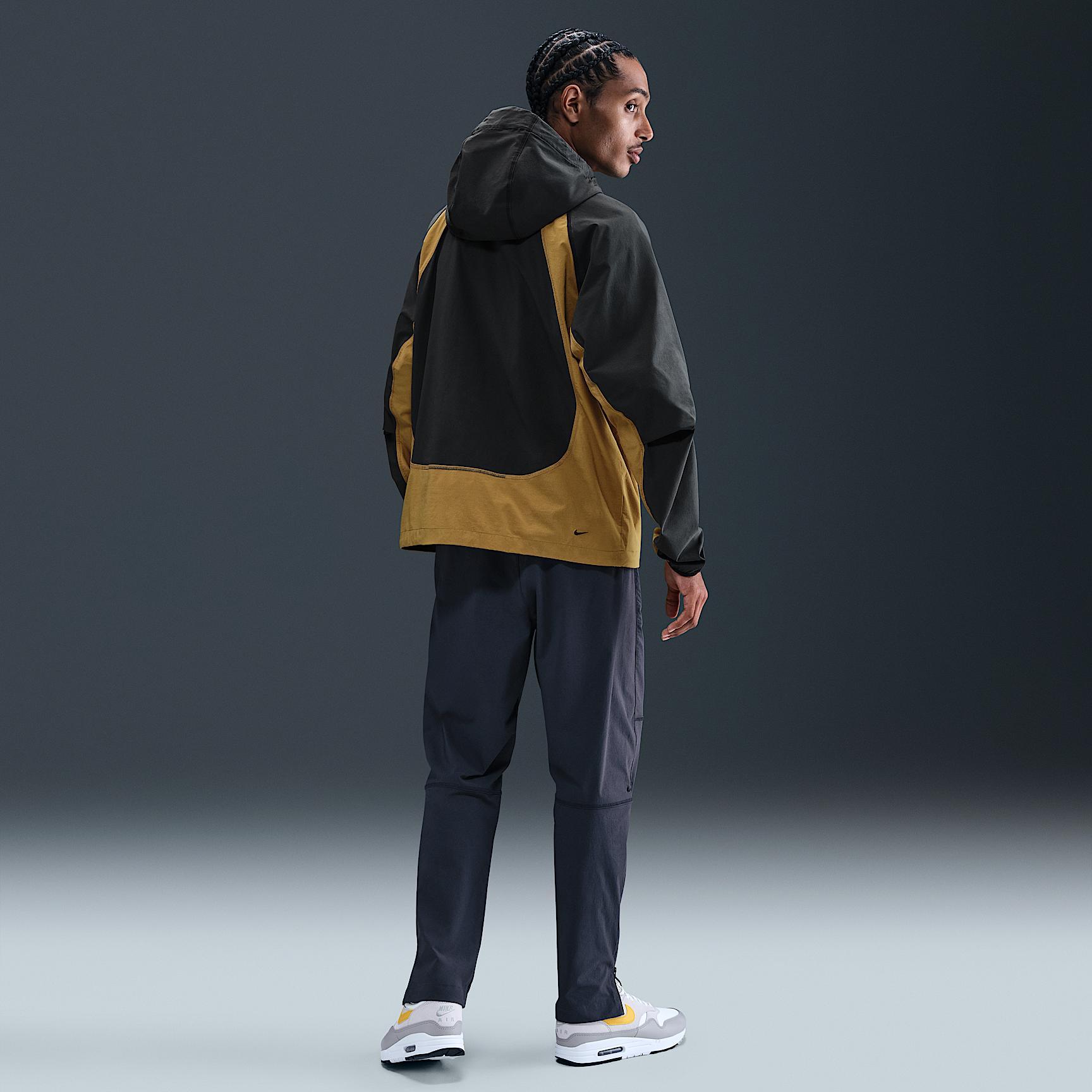 Nike Men's Tech Dri-FIT Woven Color-Block Windrunner Loose Jacket Product Image