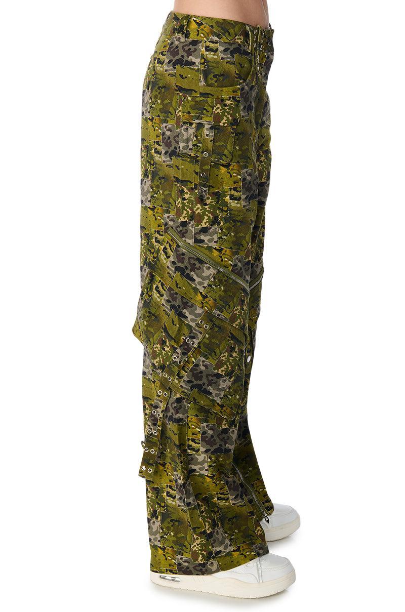 OUT OF SIGHT CARGO CAMO WIDE LEG PANT Product Image