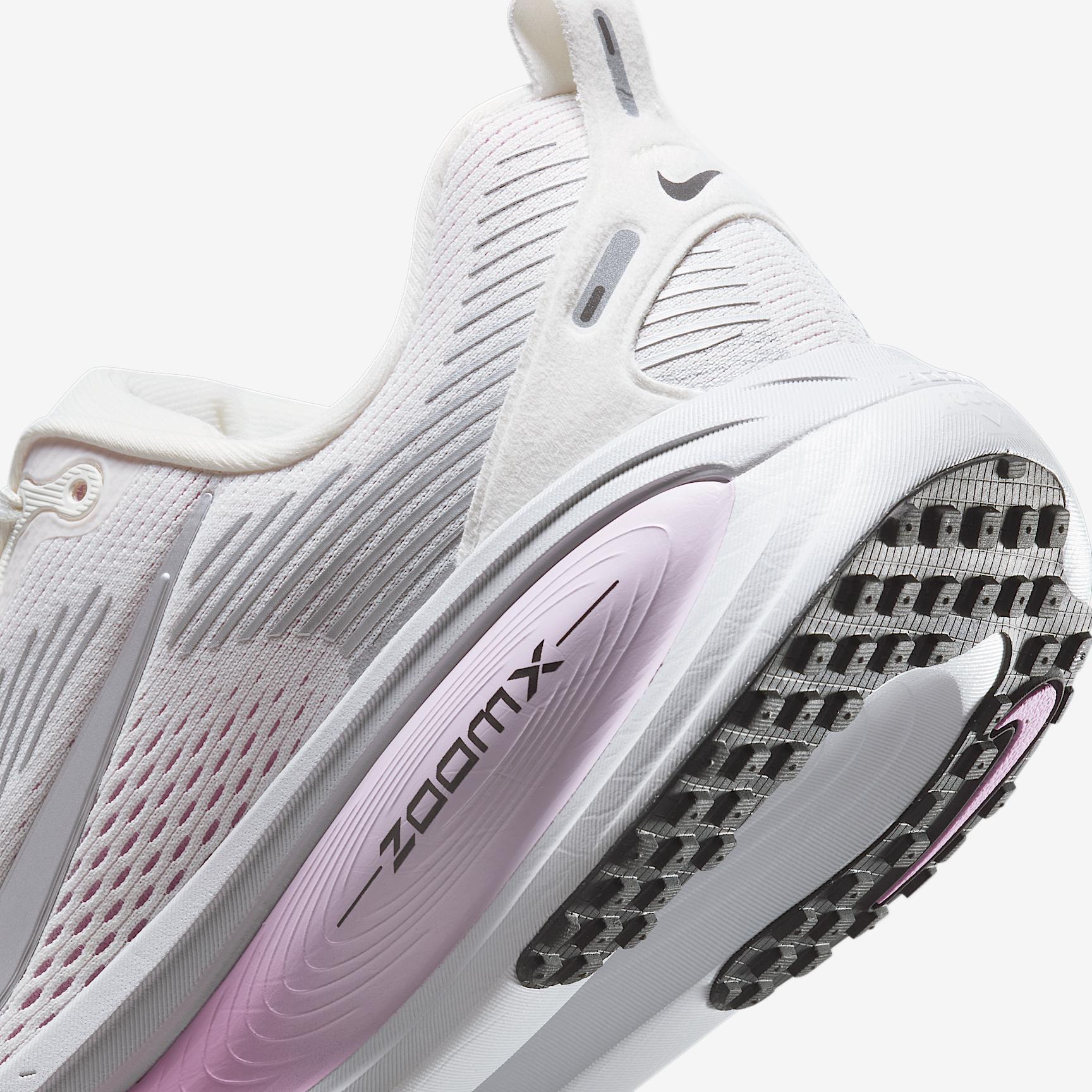 Nike Vomero 18 Women's Road Running Shoes Product Image