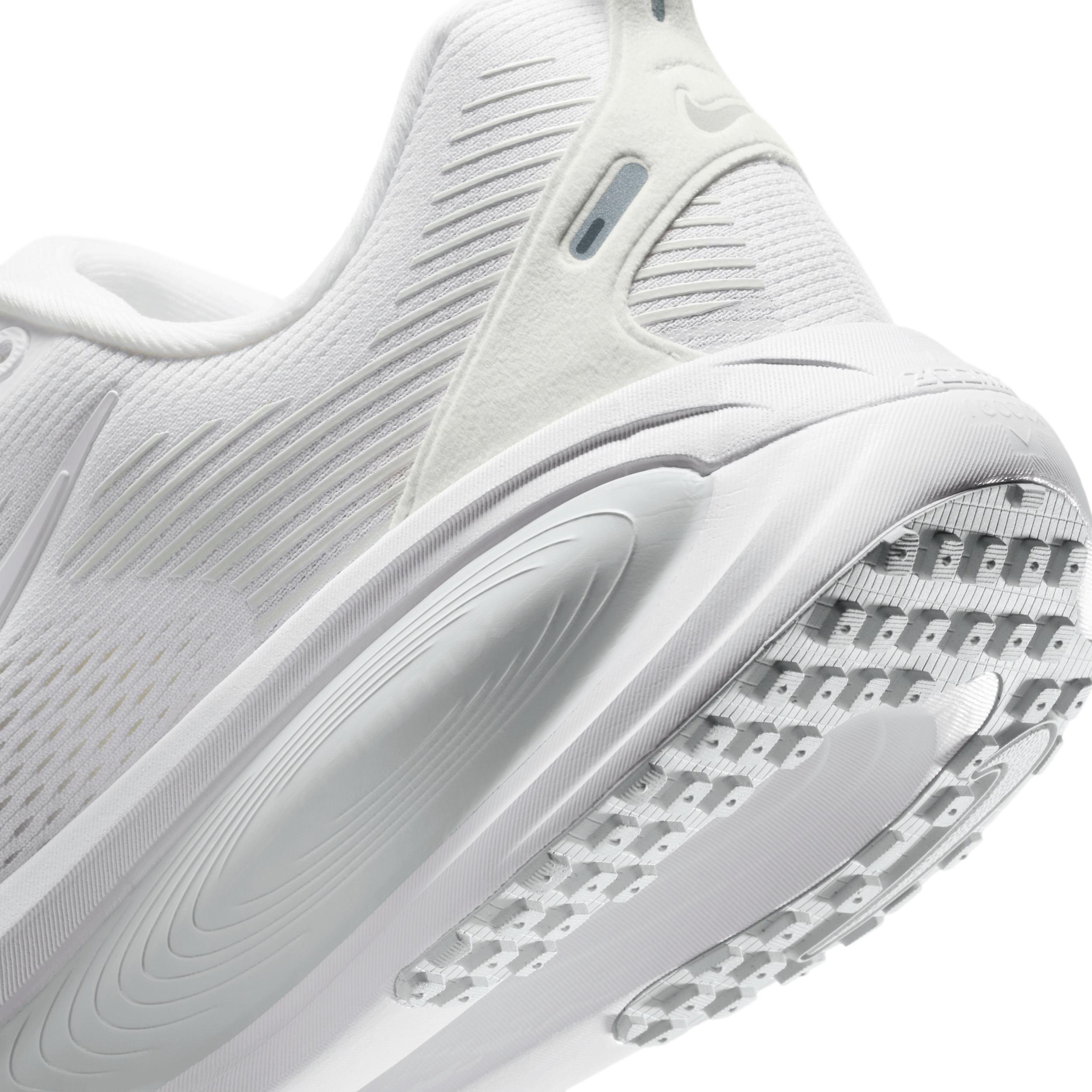 Nike Men's Vomero 18 Road Running Shoes Product Image