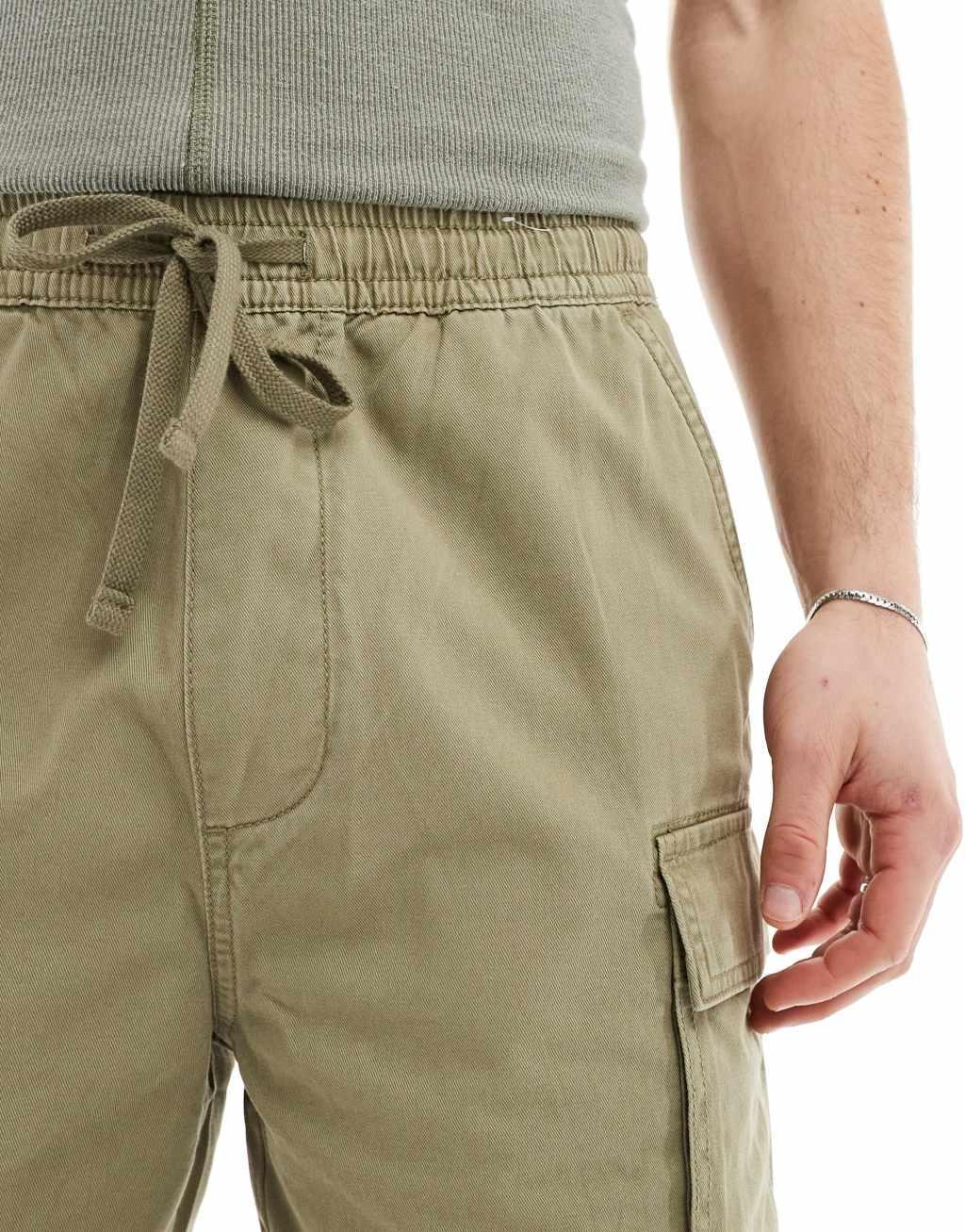Pull&Bear cargo shorts in khaki Product Image