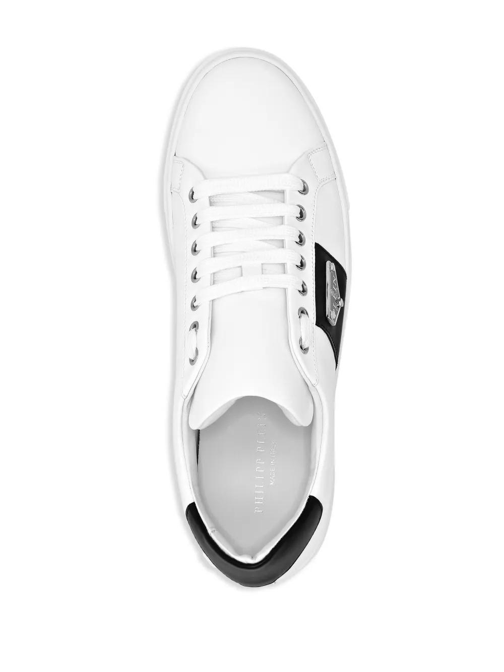 logo-plaque leather sneakers Product Image