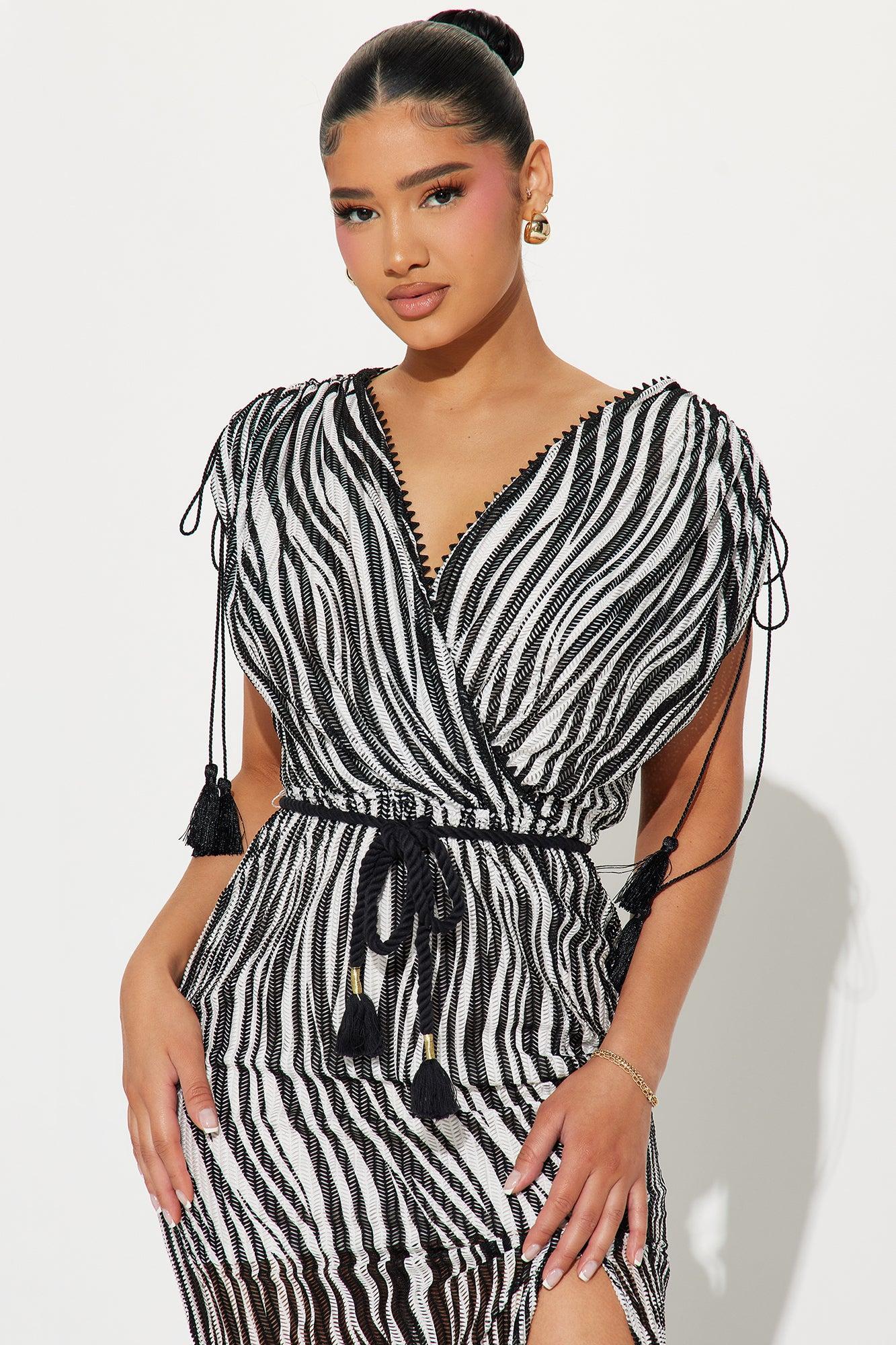 Living In It Textured Maxi Dress - Black/combo Product Image