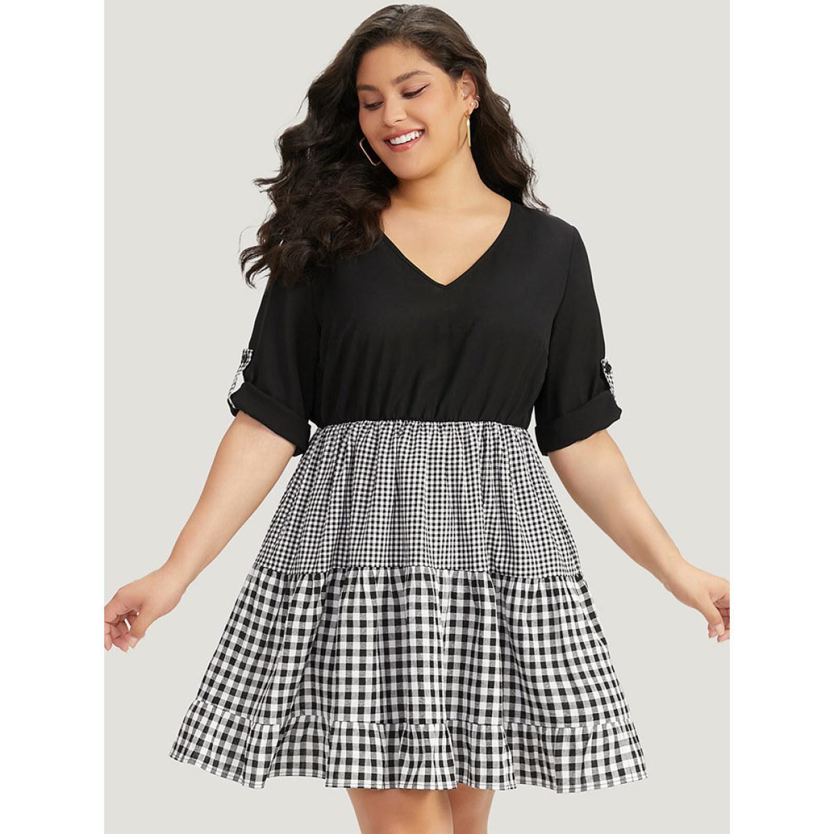 Plus Size Gingham Patchwork Pocket Tab Sleeve Dress BlackFlower Women Casual Patchwork Round Neck Short sleeve Curvy Midi Dress BloomChic 10/M Product Image