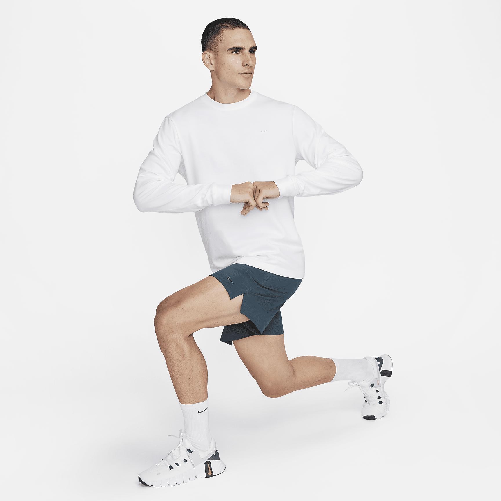 Nike Primary Men's Dri-FIT Long-Sleeve Versatile Top Product Image