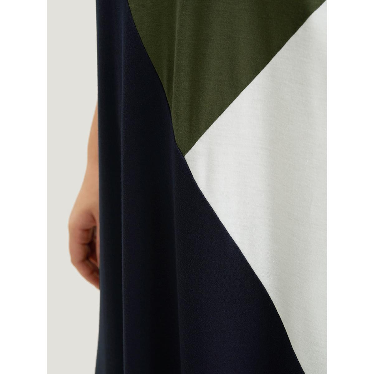 Plus Size Supersoft Essentials Colorblock Pocket Contrast Midi Dress Multicolor Women Casual Contrast Round Neck Short sleeve Curvy Midi Dress BloomChic 18-20/2X Product Image