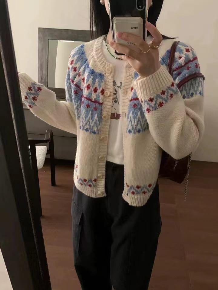 Round Neck Patterned Cropped Cardigan Product Image