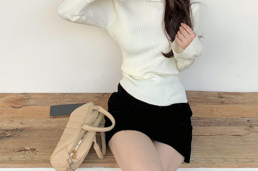 Long-Sleeve Crew Neck Plain Ribbed Faux Pearl Knit Top Product Image