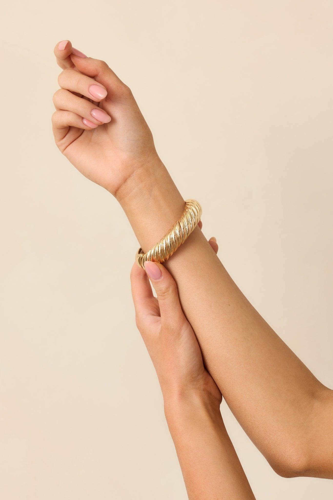 Beneath The Wind Gold Twisted Bracelet Product Image