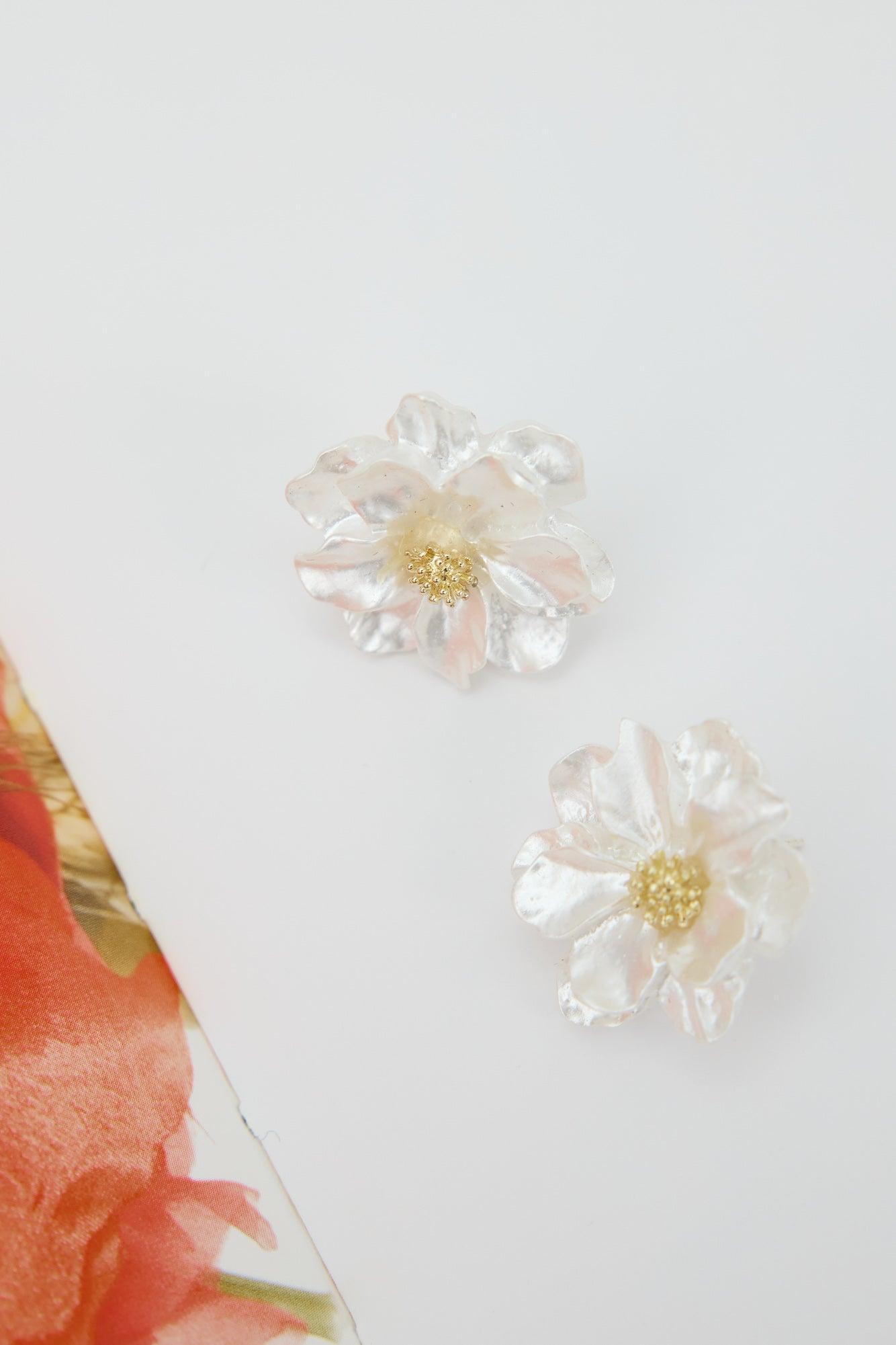 Fresh Bloom Earrings Gold Product Image