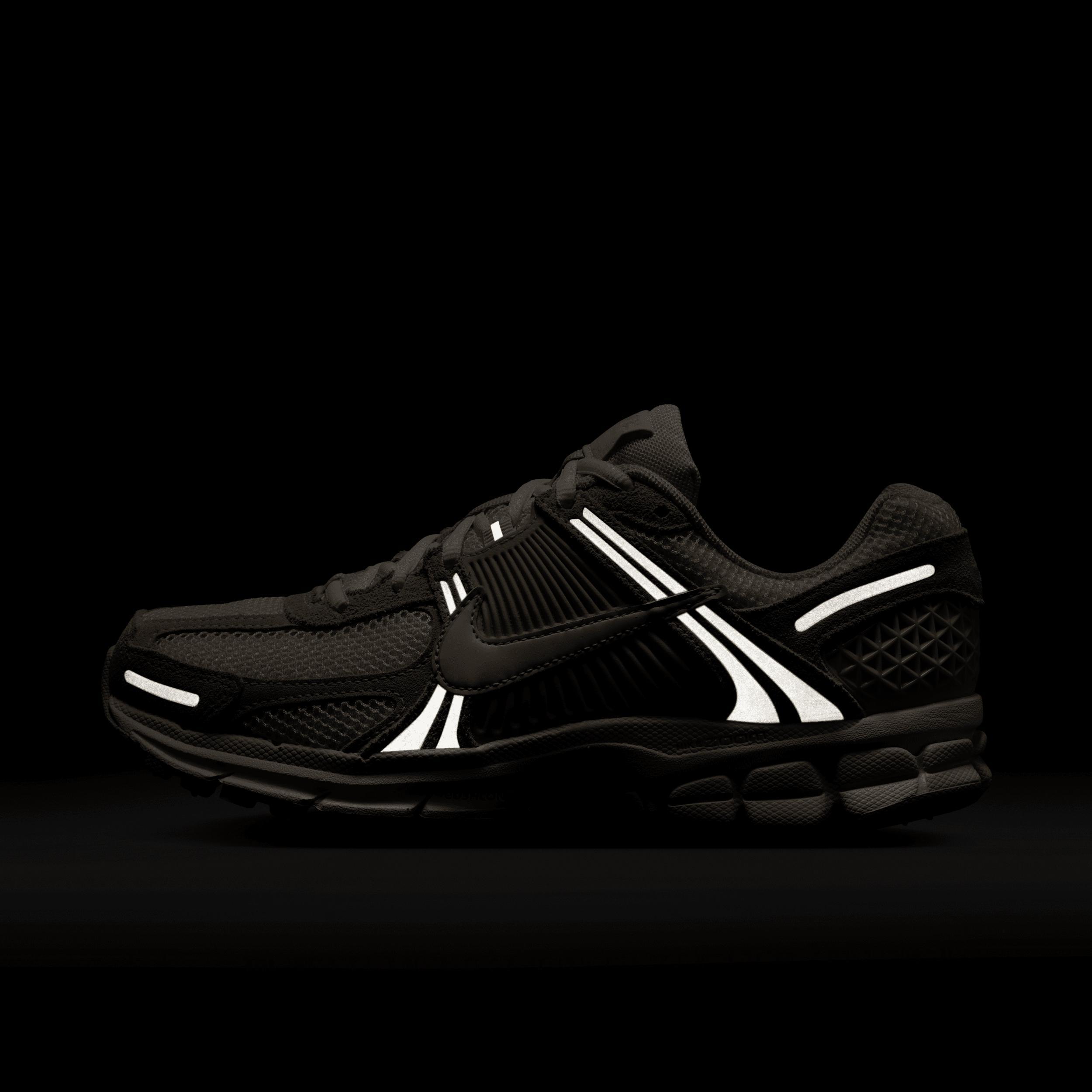 Nike Women's Zoom Vomero 5 Shoes Product Image