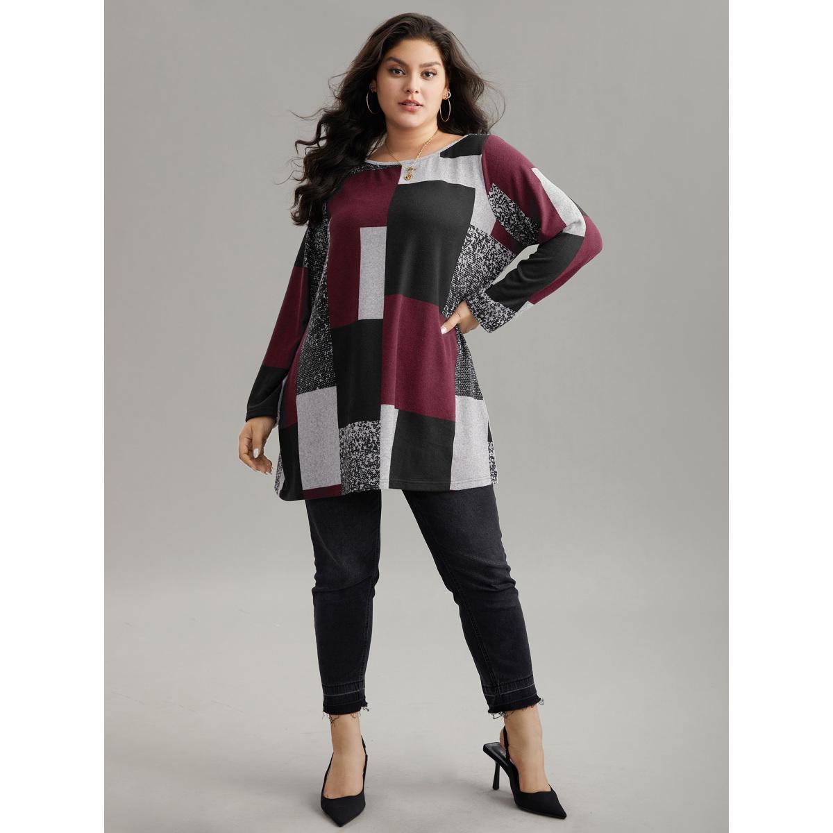 Plus Size Colorblock Contrast Round Neck T-shirt Burgundy Women Elegant Contrast Colorblock Boat Neck Dailywear T-shirts BloomChic 26/4X Product Image