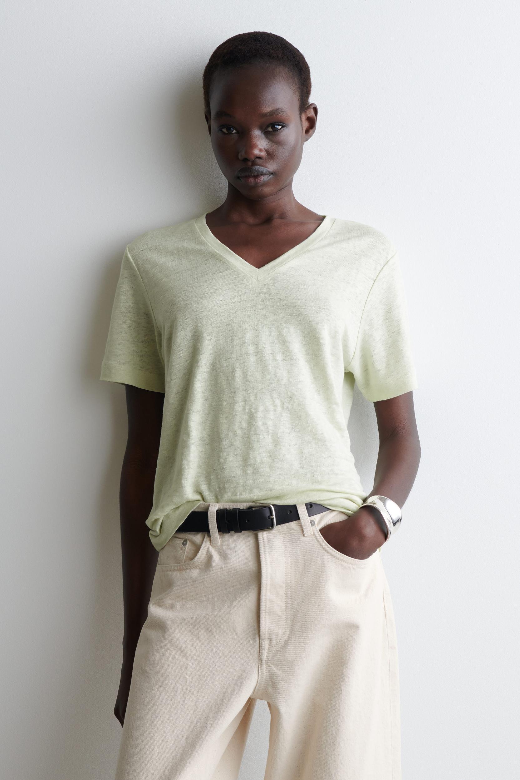 VNECK LINEN TSHIRT Product Image