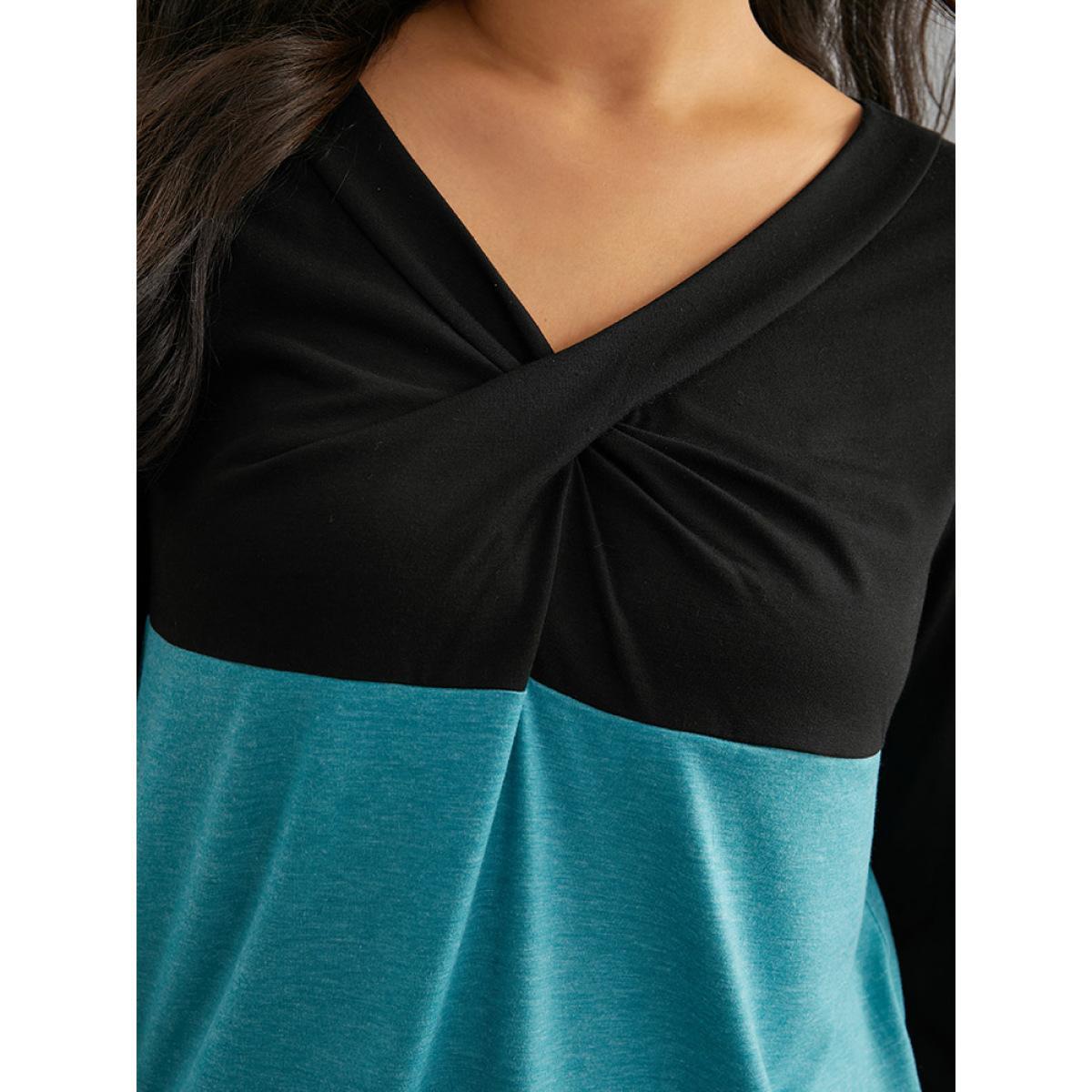 Plus Size Colorblock Contrast Twist Front T-shirt Multicolor Women Casual Contrast Plain V-neck Dailywear T-shirts BloomChic 12/L Product Image