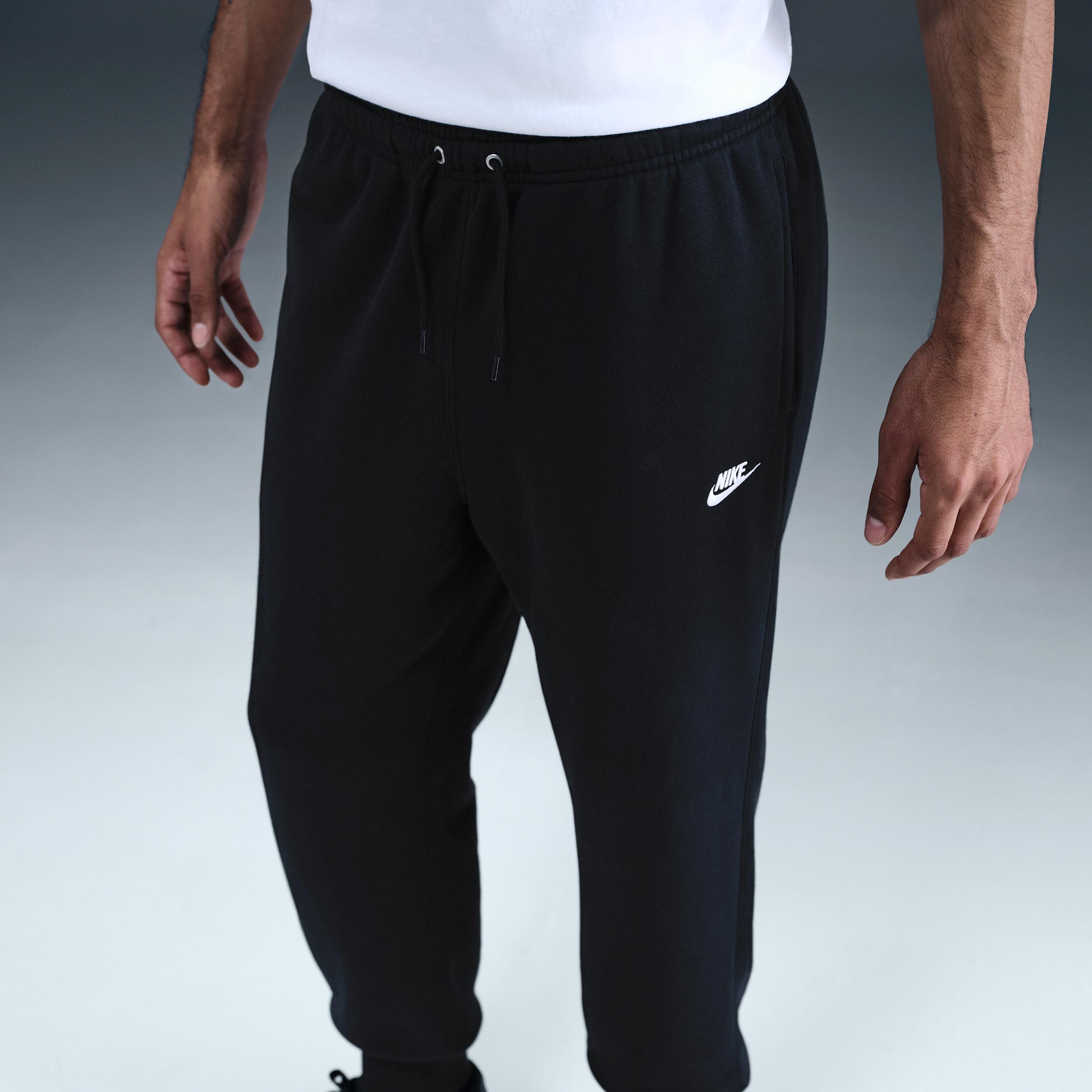 Nike Club Men's Joggers Product Image