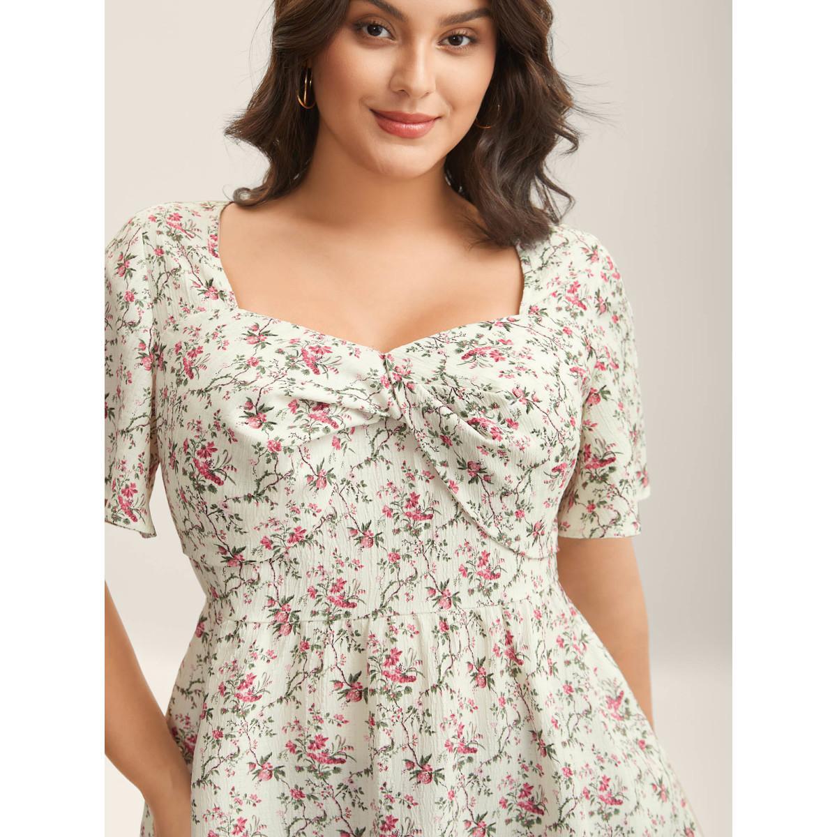 Plus Size Ivory Knotted Floral Print Flared Sleeve Blouse Women Short sleeve Heart neckline Everyday-Elegant Blouses BloomChic 22-24/3X Product Image