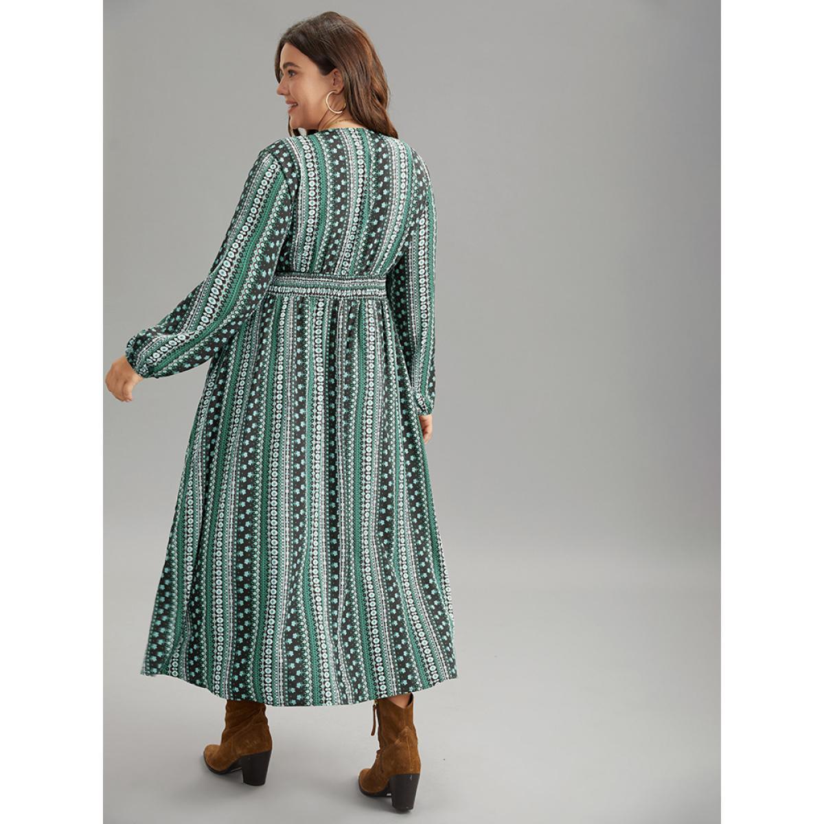 Plus Size Bandana Print Wrap Shirred Dress Emerald Women Resort Elastic cuffs V-neck Long Sleeve Curvy Midi Dress BloomChic 10/M Product Image