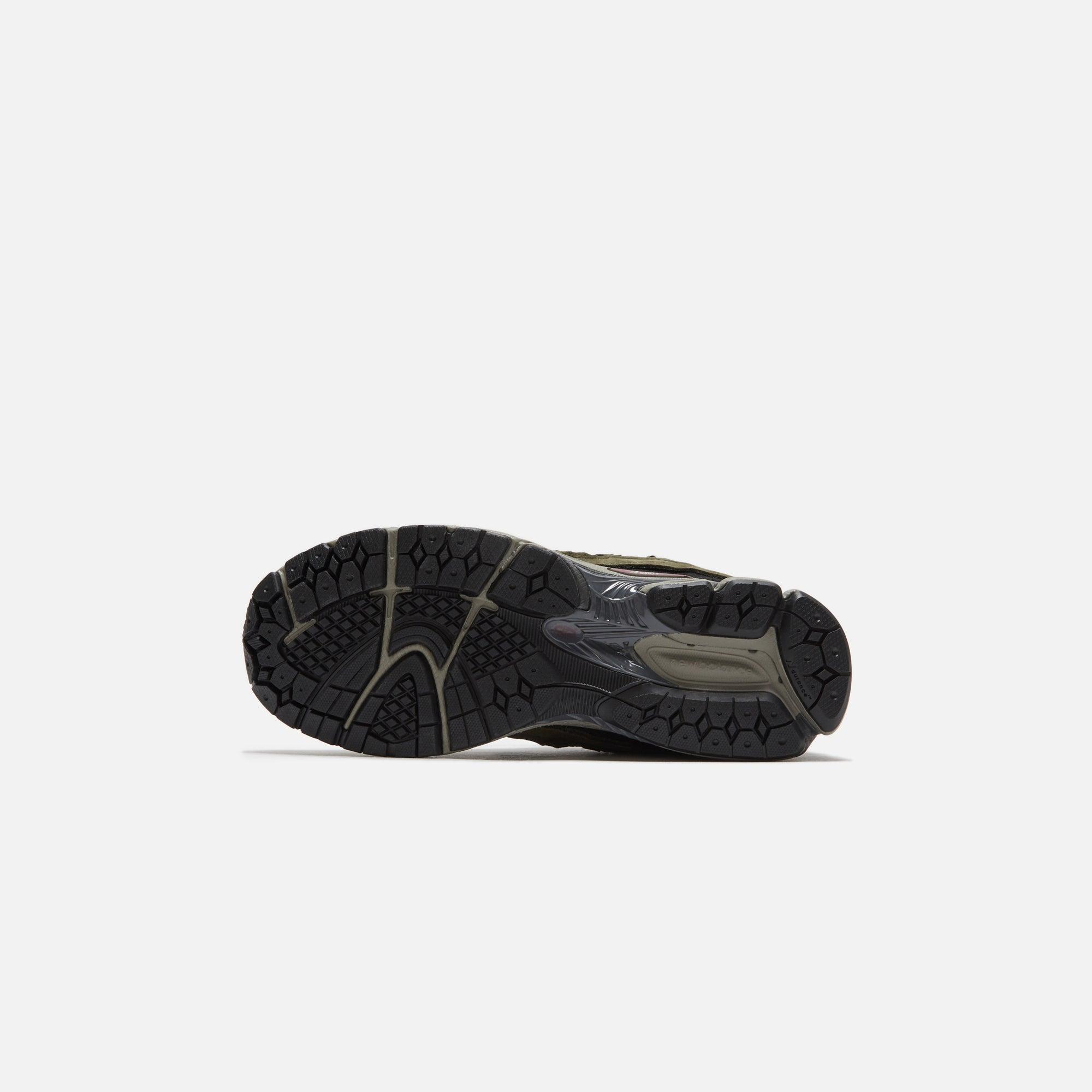 New Balance 2002R - Dark Moss Male Product Image