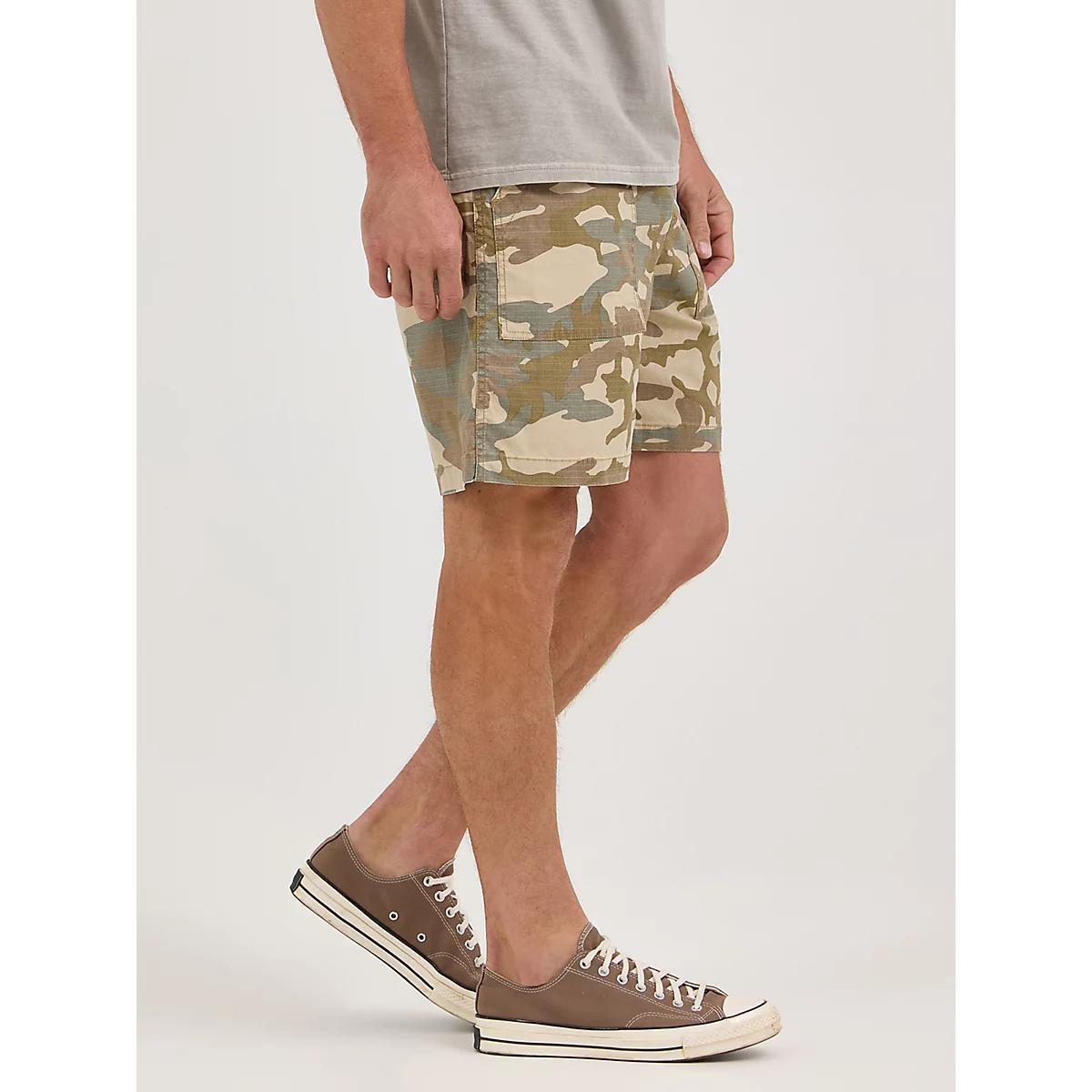 Men's Utility Pull On Short in Ombre Product Image